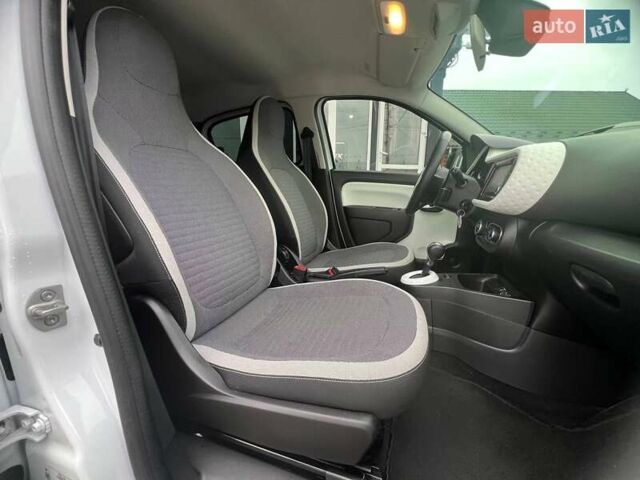 Белый Рено Твинго, объемом двигателя 0 л и пробегом 27 тыс. км за 8999 $, фото 22 на Automoto.ua