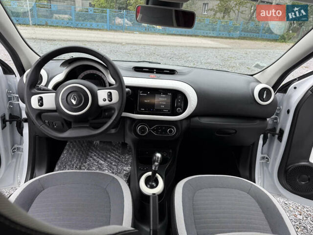 Белый Рено Твинго, объемом двигателя 0 л и пробегом 60 тыс. км за 8600 $, фото 15 на Automoto.ua