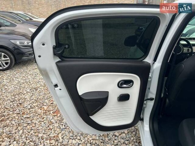 Белый Рено Твинго, объемом двигателя 0 л и пробегом 27 тыс. км за 8999 $, фото 12 на Automoto.ua