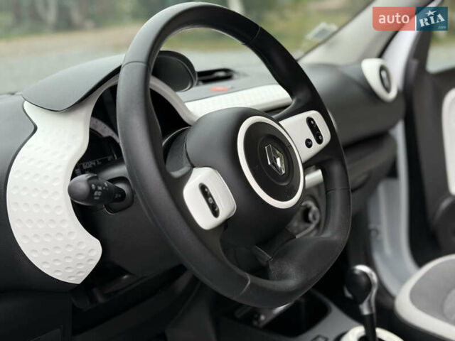 Белый Рено Твинго, объемом двигателя 0 л и пробегом 60 тыс. км за 8600 $, фото 16 на Automoto.ua