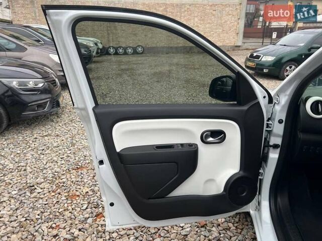 Белый Рено Твинго, объемом двигателя 0 л и пробегом 27 тыс. км за 8999 $, фото 11 на Automoto.ua