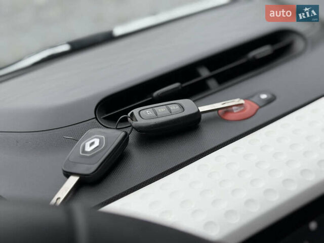 Белый Рено Твинго, объемом двигателя 0 л и пробегом 60 тыс. км за 8600 $, фото 18 на Automoto.ua