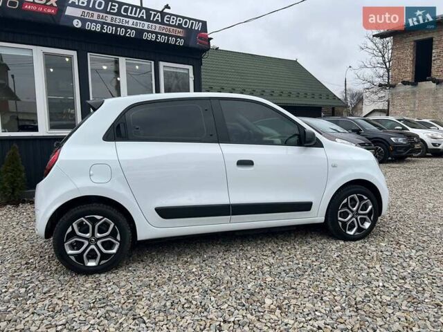 Белый Рено Твинго, объемом двигателя 0 л и пробегом 27 тыс. км за 8999 $, фото 5 на Automoto.ua