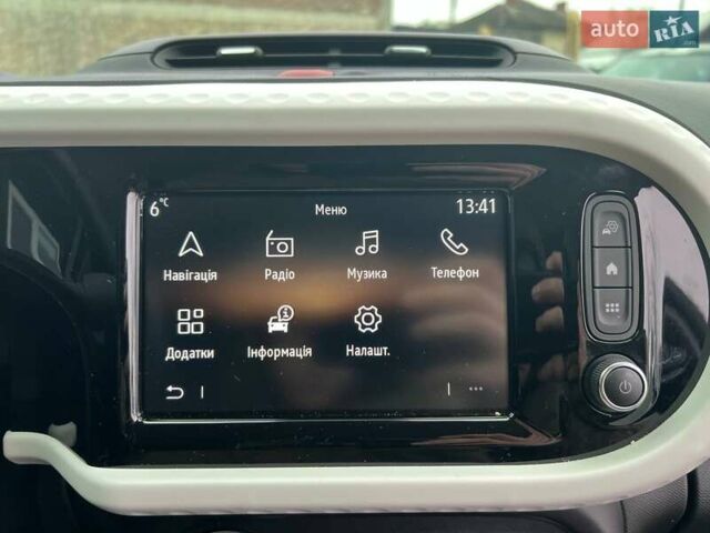 Белый Рено Твинго, объемом двигателя 0 л и пробегом 27 тыс. км за 8999 $, фото 28 на Automoto.ua