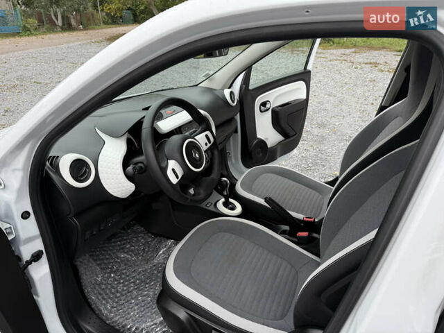 Белый Рено Твинго, объемом двигателя 0 л и пробегом 60 тыс. км за 8600 $, фото 14 на Automoto.ua