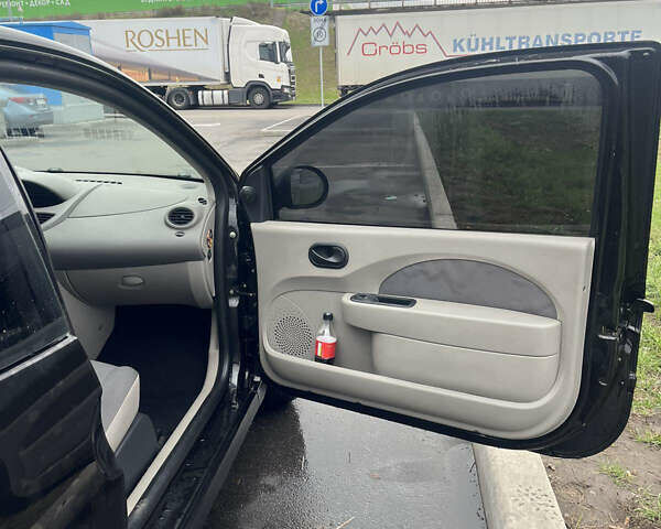 Рено Твінго 2008 у Києві на Automoto.ua Чорний Рено Твінго, об'ємом двигуна 1.1 л та пробігом 222 тис. км за 3100 $, фото 19 на Automoto.ua