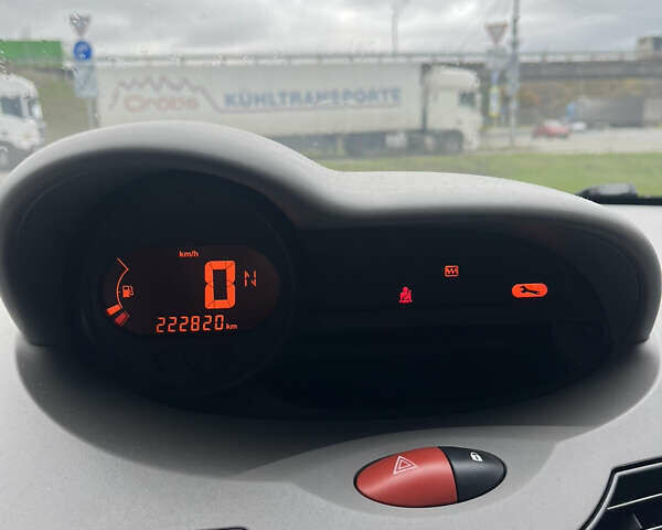 Рено Твінго 2008 у Києві на Automoto.ua Чорний Рено Твінго, об'ємом двигуна 1.1 л та пробігом 222 тис. км за 3100 $, фото 10 на Automoto.ua