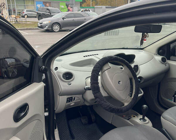 Рено Твінго 2008 у Києві на Automoto.ua Чорний Рено Твінго, об'ємом двигуна 1.1 л та пробігом 222 тис. км за 3100 $, фото 17 на Automoto.ua