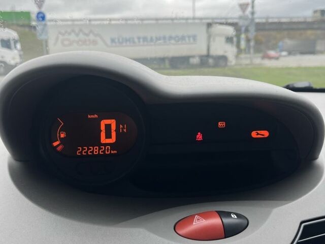 Рено Твінго 2008 у Києві на Automoto.ua Чорний Рено Твінго, об'ємом двигуна 1.1 л та пробігом 222 тис. км за 3150 $, фото 13 на Automoto.ua
