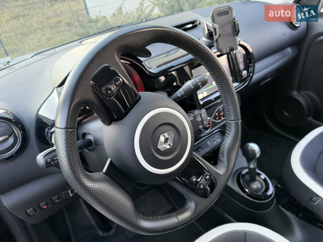 Черный Рено Твинго, объемом двигателя 0 л и пробегом 60 тыс. км за 8300 $, фото 21 на Automoto.ua