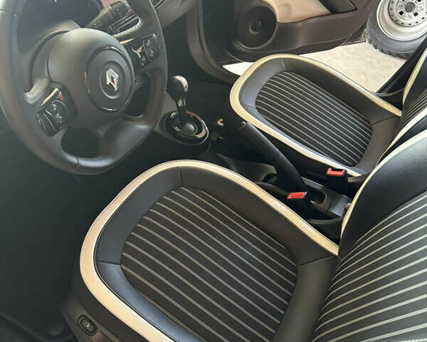 Черный Рено Твинго, объемом двигателя 0 л и пробегом 15 тыс. км за 9400 $, фото 8 на Automoto.ua