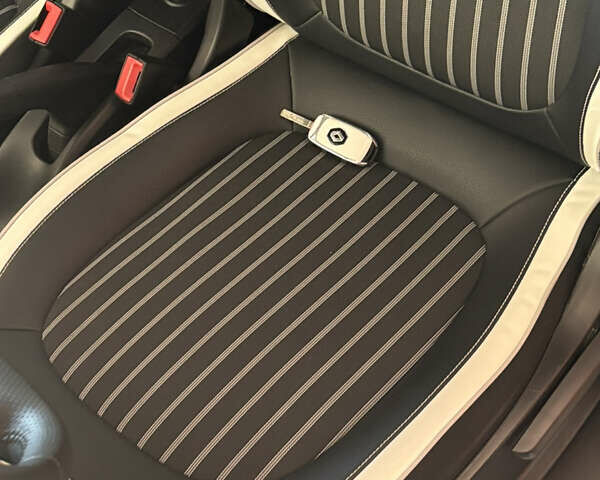 Черный Рено Твинго, объемом двигателя 0 л и пробегом 15 тыс. км за 9400 $, фото 11 на Automoto.ua