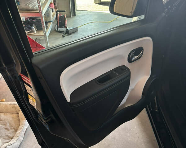 Черный Рено Твинго, объемом двигателя 0 л и пробегом 15 тыс. км за 9400 $, фото 10 на Automoto.ua