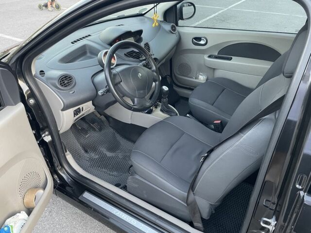 Чорний Рено Твінго, об'ємом двигуна 1.1 л та пробігом 196 тис. км за 3799 $, фото 9 на Automoto.ua