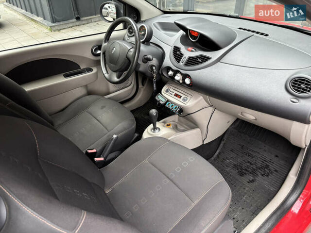 Красный Рено Твинго, объемом двигателя 1.2 л и пробегом 125 тыс. км за 3600 $, фото 15 на Automoto.ua