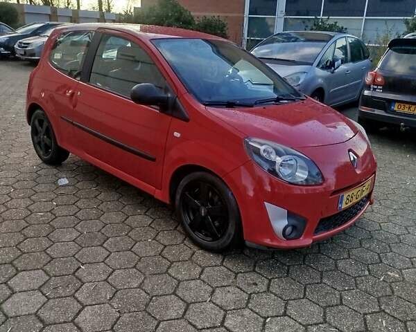 Красный Рено Твинго, объемом двигателя 1.2 л и пробегом 235 тыс. км за 5800 $, фото 2 на Automoto.ua