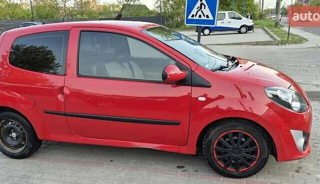 Красный Рено Твинго, объемом двигателя 1.1 л и пробегом 270 тыс. км за 3200 $, фото 4 на Automoto.ua