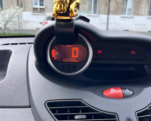 Червоний Рено Твінго, об'ємом двигуна 1.2 л та пробігом 132 тис. км за 4500 $, фото 6 на Automoto.ua