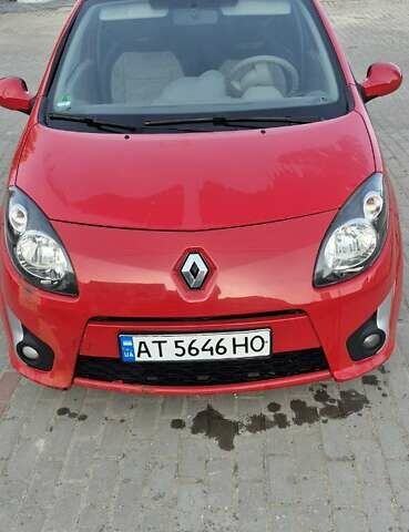 Красный Рено Твинго, объемом двигателя 1.1 л и пробегом 270 тыс. км за 3200 $, фото 6 на Automoto.ua