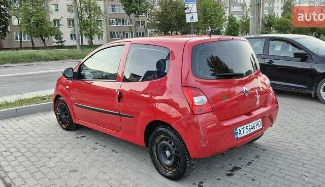 Красный Рено Твинго, объемом двигателя 1.1 л и пробегом 270 тыс. км за 3200 $, фото 1 на Automoto.ua
