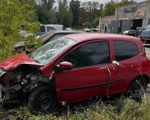Рено Твінго 2010 у Бродах на Automoto.ua Червоний Рено Твінго, об'ємом двигуна 1.15 л та пробігом 175 тис. км за 1200 $, фото 2 на Automoto.ua