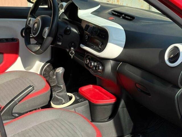 Рено Твінго 2014 у Запоріжжя на Automoto.ua Червоний Рено Твінго, об'ємом двигуна 1 л та пробігом 179 тис. км за 5200 $, фото 8 на Automoto.ua