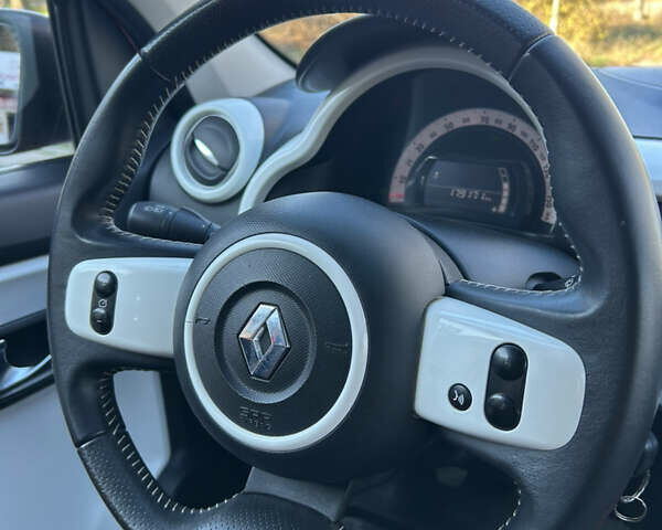 Червоний Рено Твінго, об'ємом двигуна 1 л та пробігом 179 тис. км за 5500 $, фото 8 на Automoto.ua