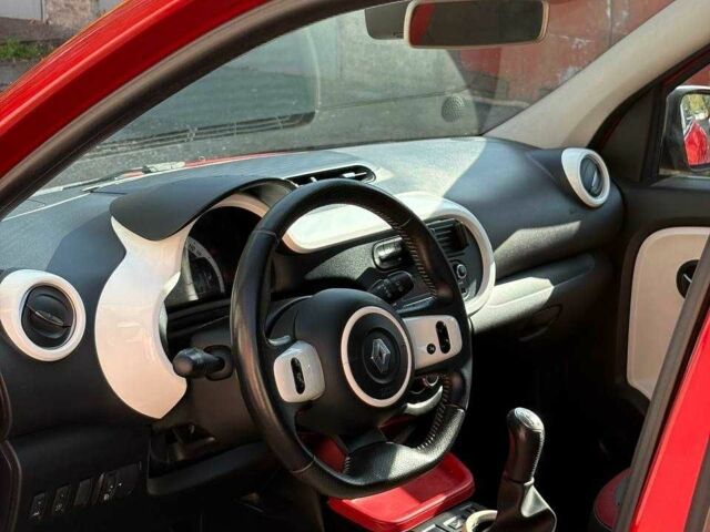 Рено Твінго 2014 у Запоріжжя на Automoto.ua Червоний Рено Твінго, об'ємом двигуна 1 л та пробігом 179 тис. км за 5200 $, фото 10 на Automoto.ua