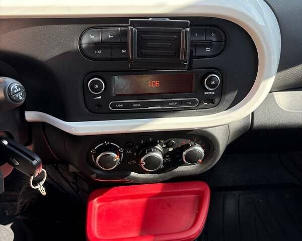 Рено Твінго 2014 у Запоріжжя на Automoto.ua Червоний Рено Твінго, об'ємом двигуна 1 л та пробігом 179 тис. км за 5200 $, фото 15 на Automoto.ua