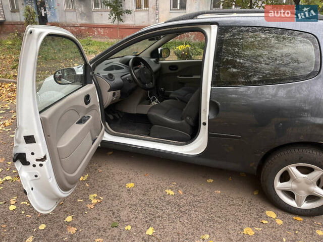 Рено Твинго, объемом двигателя 1.5 л и пробегом 416 тыс. км за 4200 $, фото 4 на Automoto.ua