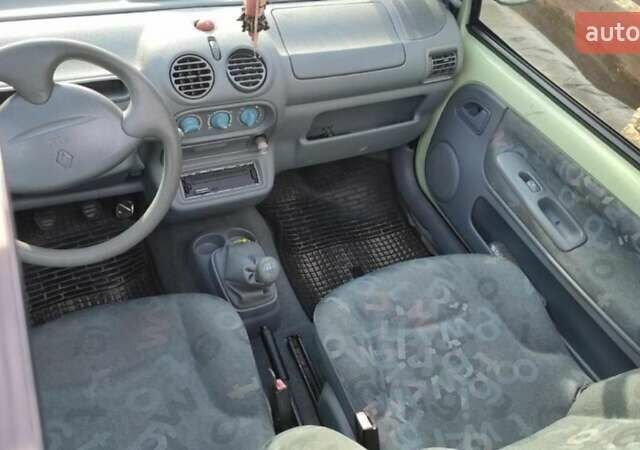 Желтый Рено Твинго, объемом двигателя 1.2 л и пробегом 174 тыс. км за 2892 $, фото 2 на Automoto.ua