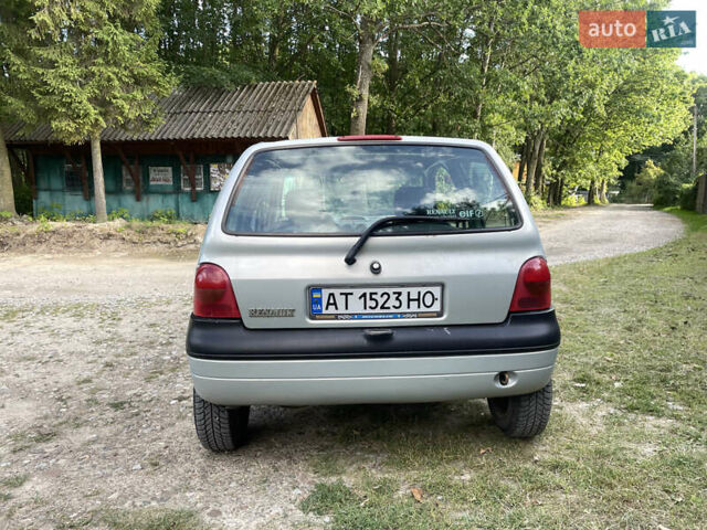Серый Рено Твинго, объемом двигателя 1.1 л и пробегом 296 тыс. км за 1800 $, фото 4 на Automoto.ua