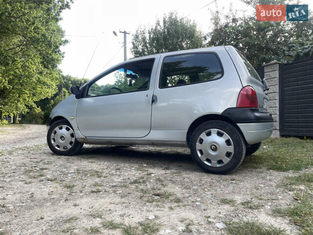 Серый Рено Твинго, объемом двигателя 1.1 л и пробегом 296 тыс. км за 1800 $, фото 2 на Automoto.ua