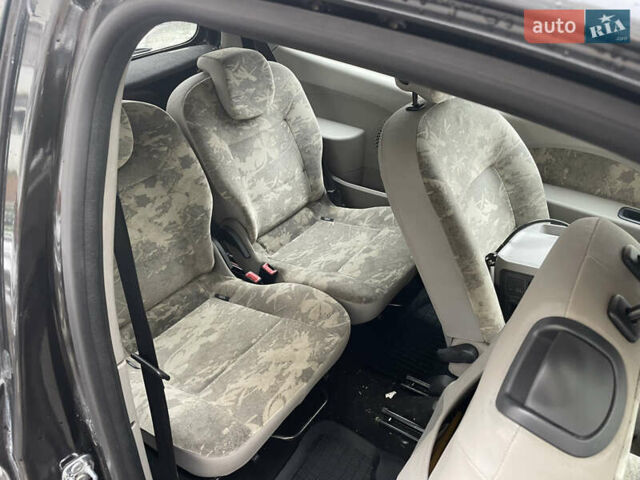 Сірий Рено Твінго, об'ємом двигуна 1.5 л та пробігом 290 тис. км за 3800 $, фото 15 на Automoto.ua