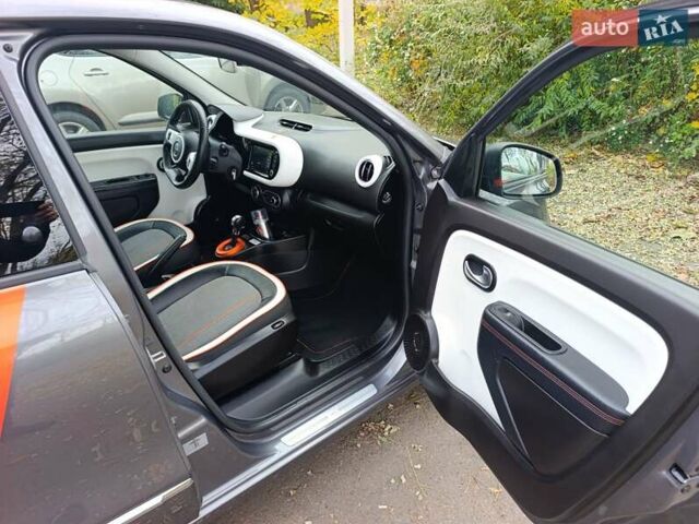 Серый Рено Твинго, объемом двигателя 0 л и пробегом 61 тыс. км за 7950 $, фото 5 на Automoto.ua