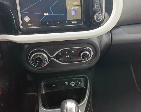 Серый Рено Твинго, объемом двигателя 0 л и пробегом 61 тыс. км за 7950 $, фото 1 на Automoto.ua