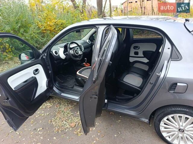 Серый Рено Твинго, объемом двигателя 0 л и пробегом 61 тыс. км за 7950 $, фото 4 на Automoto.ua