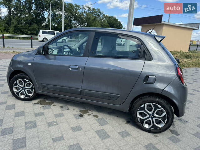 Серый Рено Твинго, объемом двигателя 0 л и пробегом 23 тыс. км за 8199 $, фото 2 на Automoto.ua