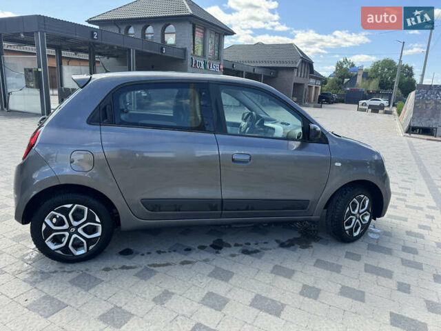 Серый Рено Твинго, объемом двигателя 0 л и пробегом 23 тыс. км за 8199 $, фото 8 на Automoto.ua
