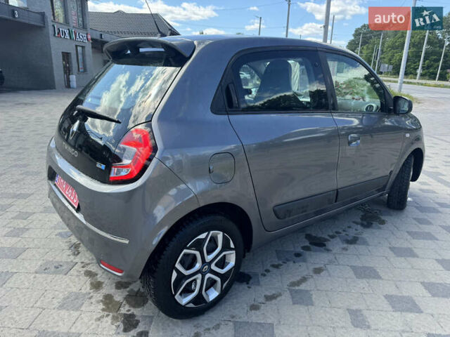 Серый Рено Твинго, объемом двигателя 0 л и пробегом 23 тыс. км за 8199 $, фото 7 на Automoto.ua