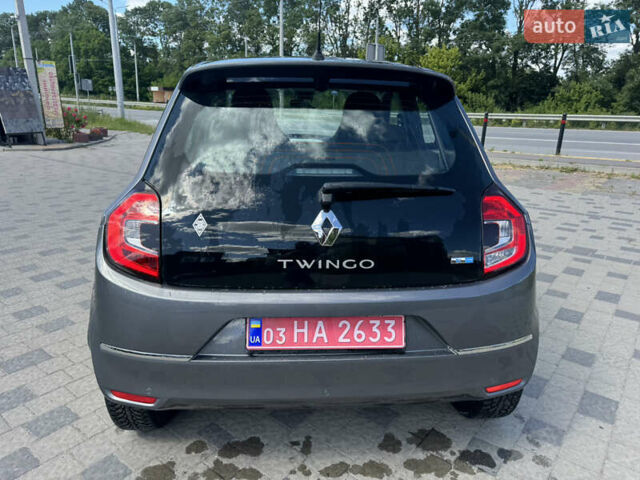 Серый Рено Твинго, объемом двигателя 0 л и пробегом 23 тыс. км за 8199 $, фото 5 на Automoto.ua