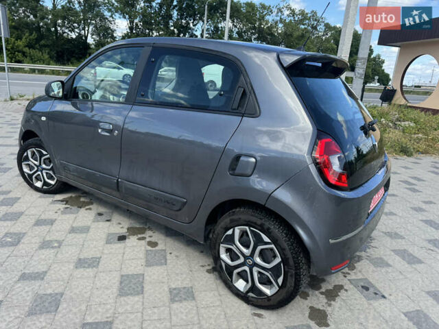 Серый Рено Твинго, объемом двигателя 0 л и пробегом 23 тыс. км за 8199 $, фото 3 на Automoto.ua