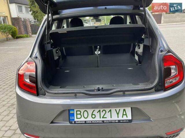 Серый Рено Твинго, объемом двигателя 0 л и пробегом 15 тыс. км за 9999 $, фото 6 на Automoto.ua