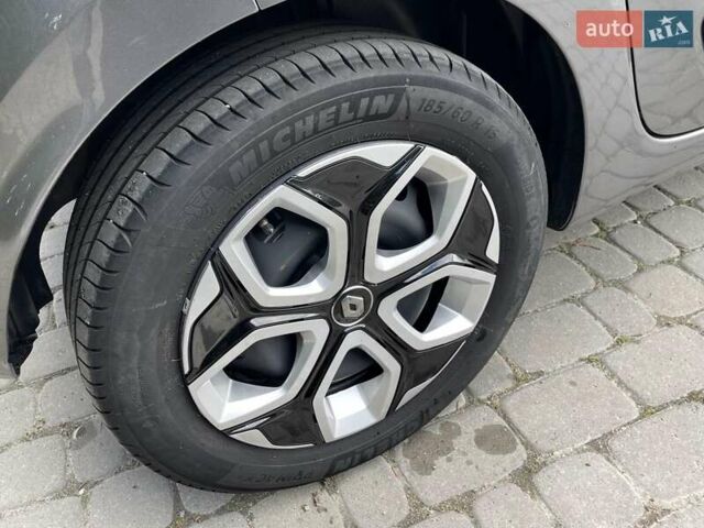 Серый Рено Твинго, объемом двигателя 0 л и пробегом 15 тыс. км за 9999 $, фото 24 на Automoto.ua
