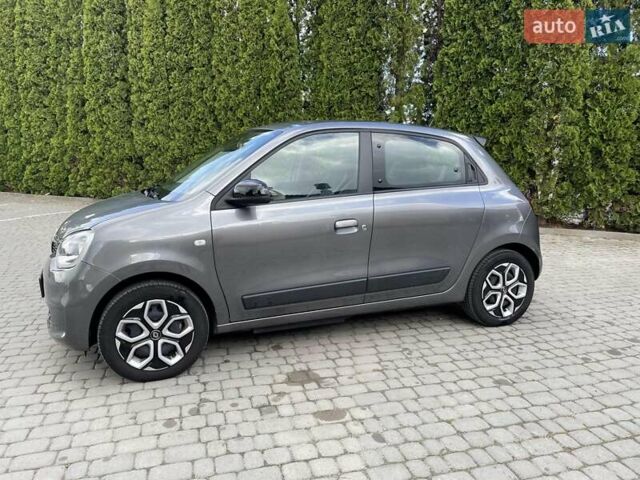 Серый Рено Твинго, объемом двигателя 0 л и пробегом 15 тыс. км за 9999 $, фото 2 на Automoto.ua