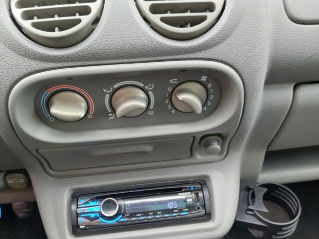 Синий Рено Твинго, объемом двигателя 1.1 л и пробегом 152 тыс. км за 3000 $, фото 4 на Automoto.ua