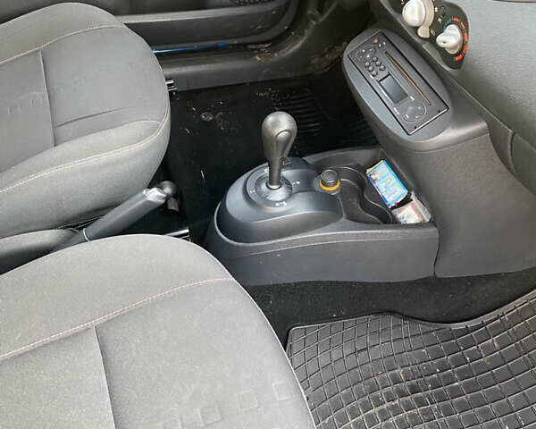 Синий Рено Твинго, объемом двигателя 1.2 л и пробегом 176 тыс. км за 4500 $, фото 11 на Automoto.ua