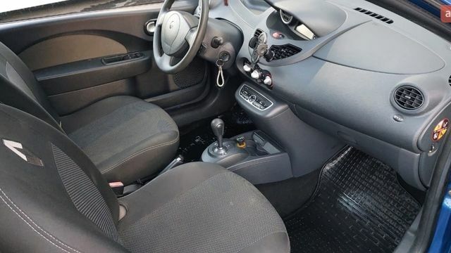 Синий Рено Твинго, объемом двигателя 1.15 л и пробегом 171 тыс. км за 5100 $, фото 8 на Automoto.ua
