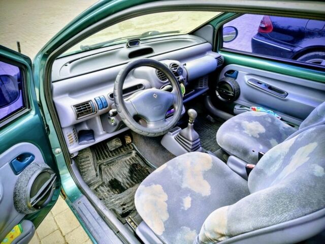 Зеленый Рено Твинго, объемом двигателя 1.2 л и пробегом 153 тыс. км за 2500 $, фото 2 на Automoto.ua