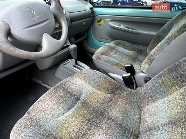 Зеленый Рено Твинго, объемом двигателя 1.2 л и пробегом 137 тыс. км за 3500 $, фото 56 на Automoto.ua